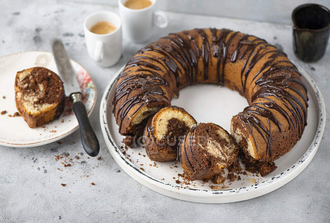 A marble Bundt cake with espresso — Stock Photo