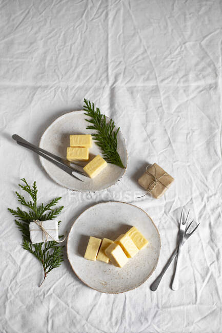 Vanilla marshmallows in white chocolate — Stock Photo