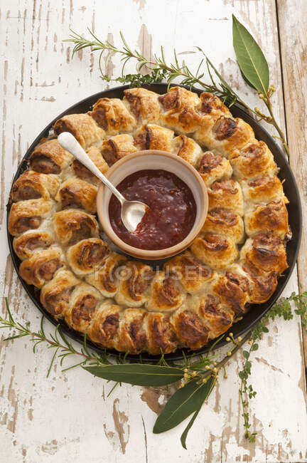Close-up shot of delicious Pull apart sausage rolls — Stock Photo