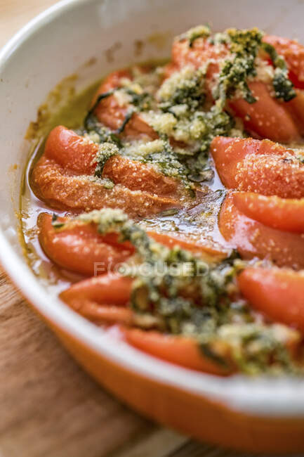 Delicious fresh salmon, spinach and broccoli in bowl. — Stock Photo
