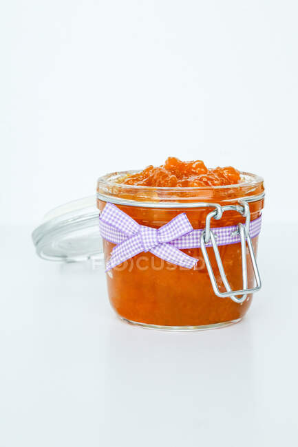 Homemade jam of peaches in jar with bow — Stock Photo