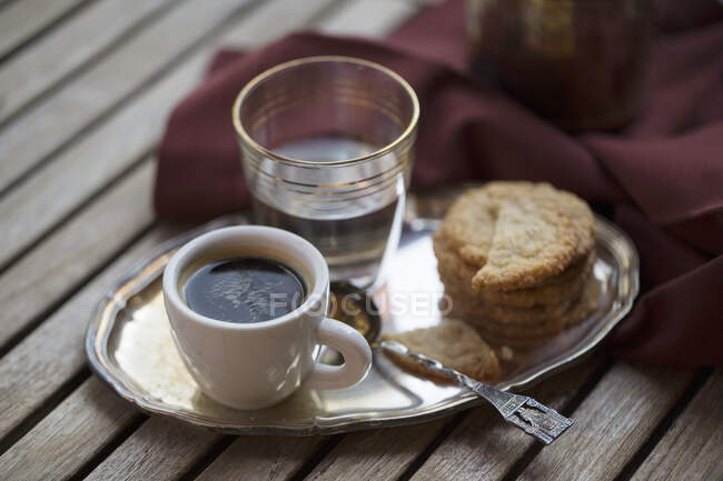 Espresso with oat biscuits and water — Stock Photo