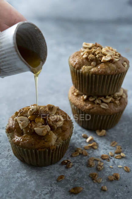 Apple muffins with granola and maple syrup — Stock Photo