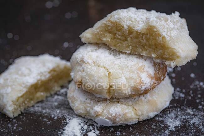 Amaretti with icing sugar — Stock Photo