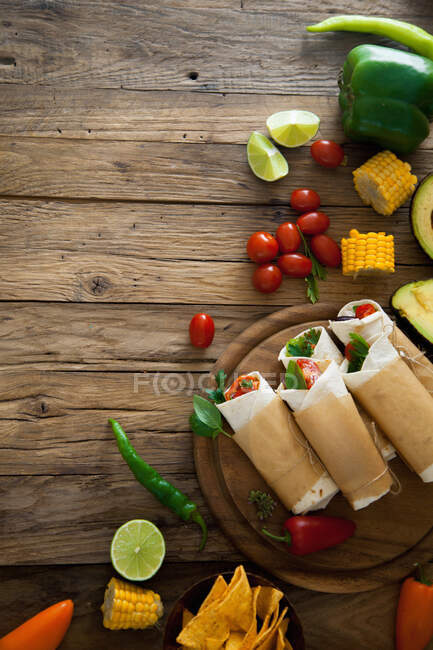 Tortilla envolve com legumes — Fotografia de Stock