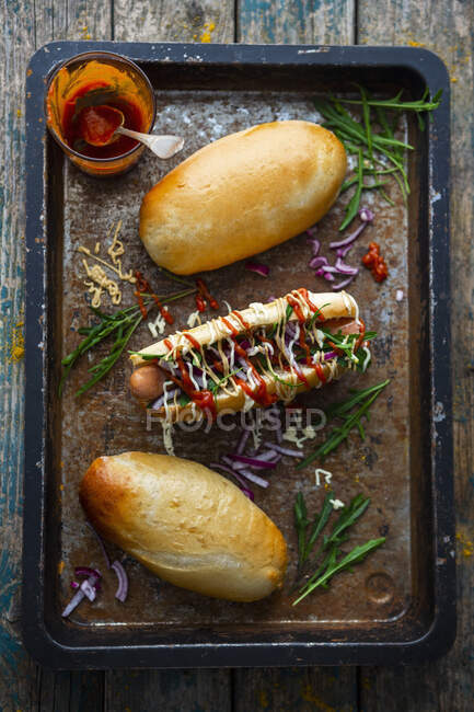 Hot dogs with homemade buns in metal tin — Stock Photo