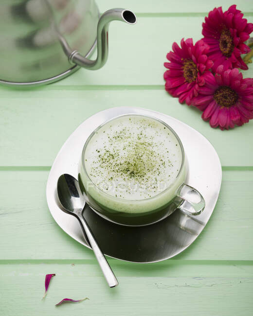 Tè Matcha con schiuma di latte di soia — Foto stock