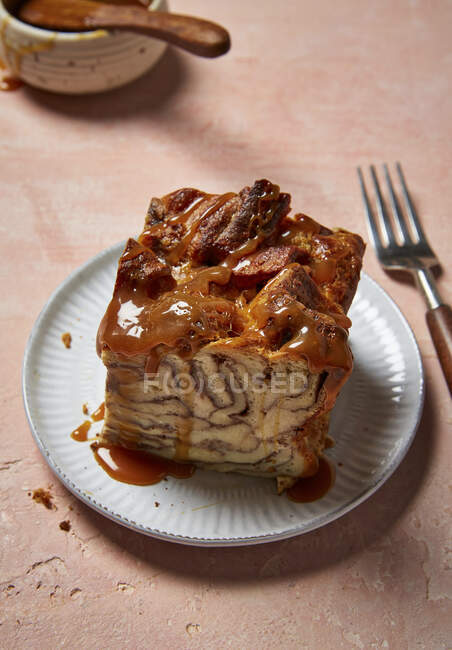 Close-up shot of delicious Cinnamon bread pudding, slice — Stock Photo