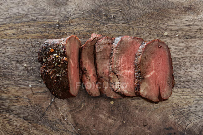 Smoked beef fillet, sliced - foto de stock