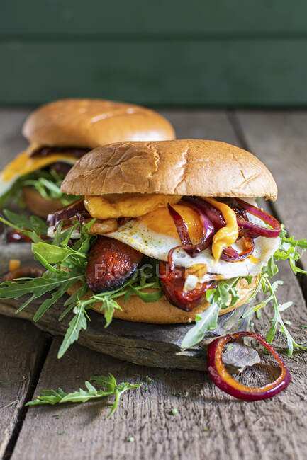 Burger with salsiccia and fried eggs — Stock Photo