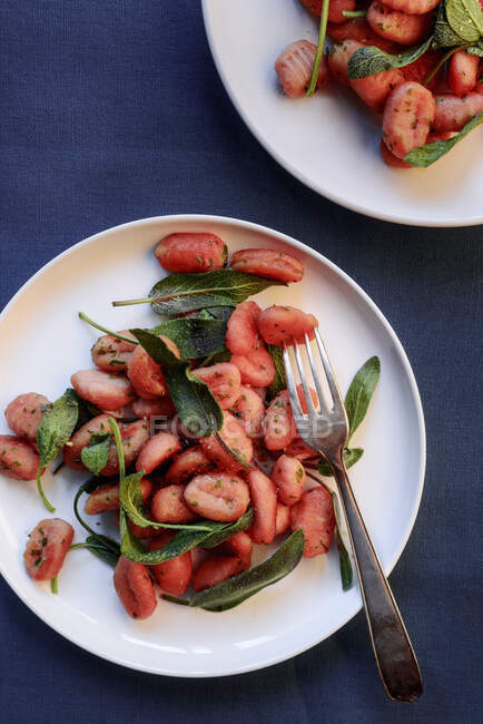 Beetroot gnocchi with sage — Foto stock