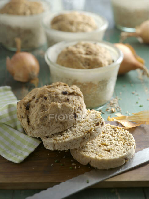 Small onion breads baked in a glass — Stock Photo