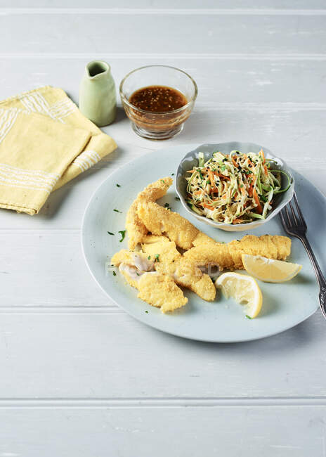 Crispy polenta cod with summer slaw and tahini dressing — Stock Photo