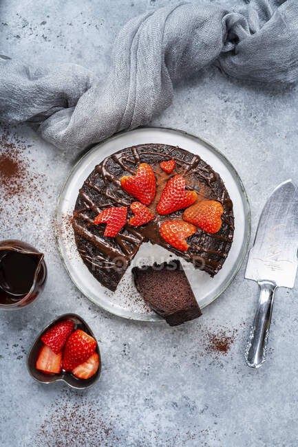 Close-up shot of delicious Skinny chocolate cake — Stock Photo
