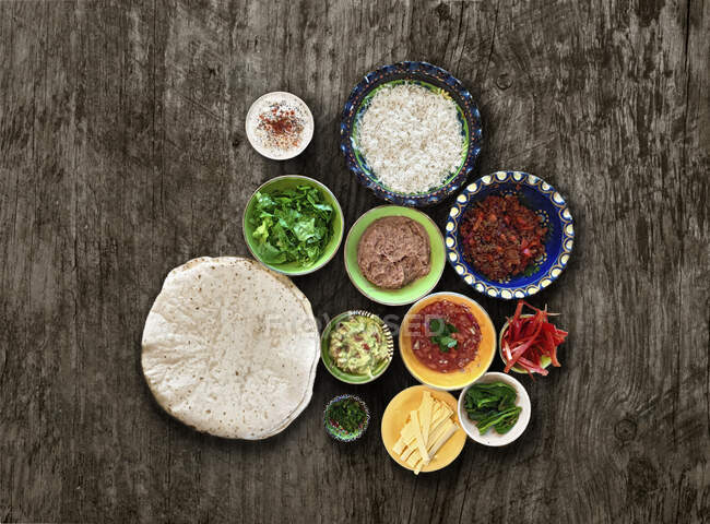 Ingrédients pour enveloppements de tortilla — Photo de stock