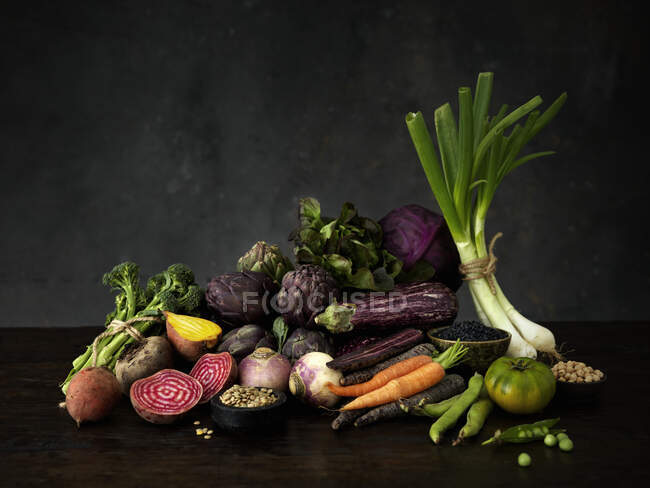 Garden vegatables and lentils — Stock Photo