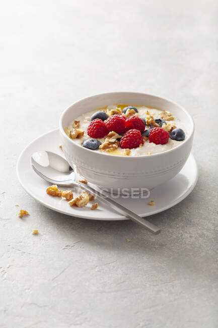 Keto muesli with berries and nuts — Stock Photo