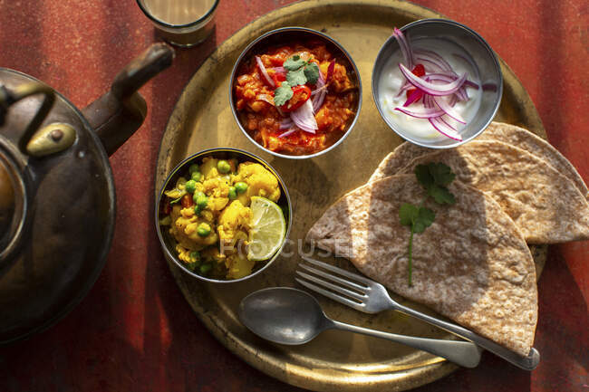 Thali indiano com chapati — Fotografia de Stock