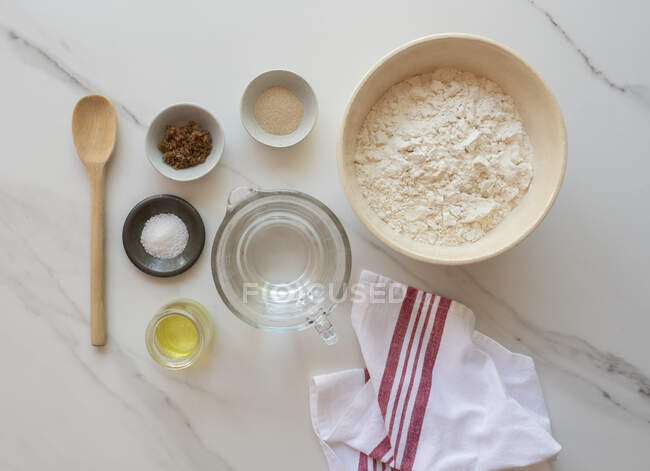 Ingrédients pour pain fait maison — Photo de stock