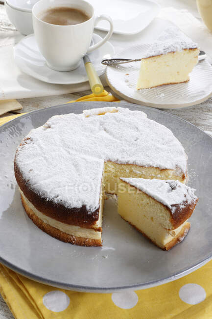 Cheesecake al limone sul tavolo — Foto stock