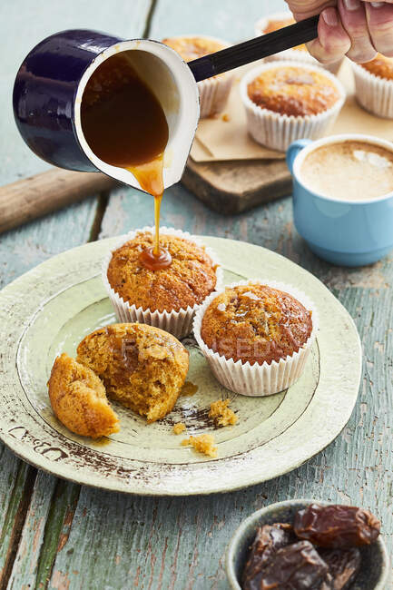 Coffee and date muffins with salted caramel topping — Stock Photo