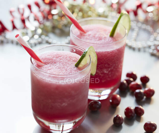 Pucker Up drink with vodka and cranberry juice — Stock Photo
