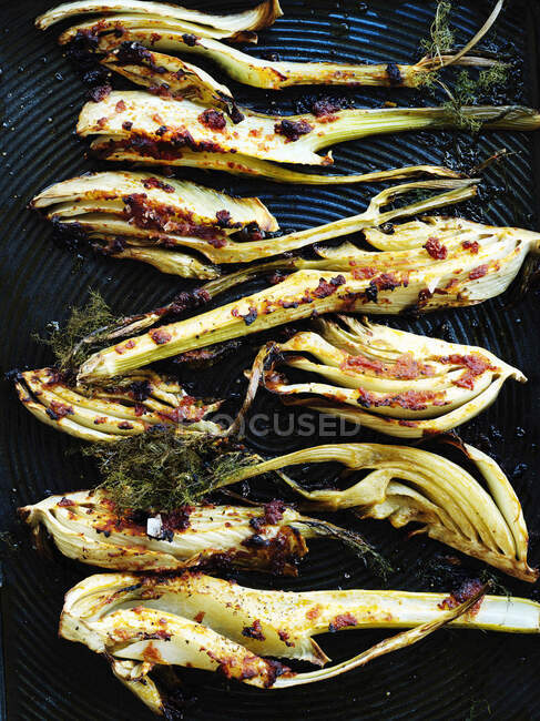 Roast fennel with red pesto — Stock Photo