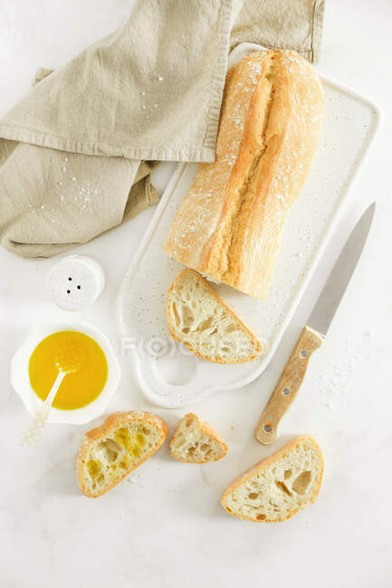 Brot mit Olivenöl — Stockfoto