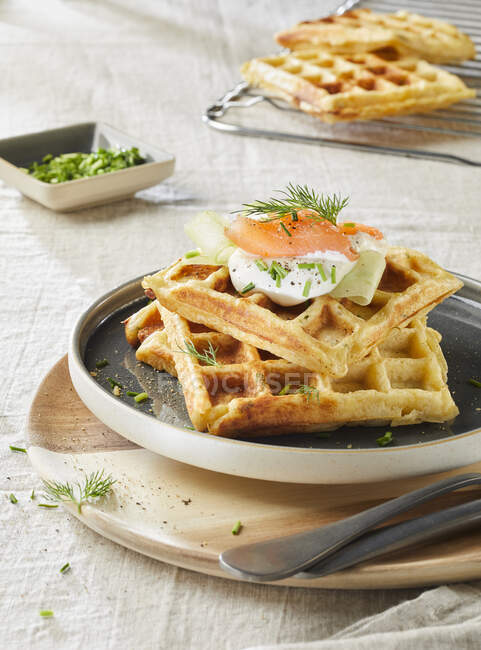 Potato waffles with salmon, sour cream, cucumber, dill and chives — Stock Photo