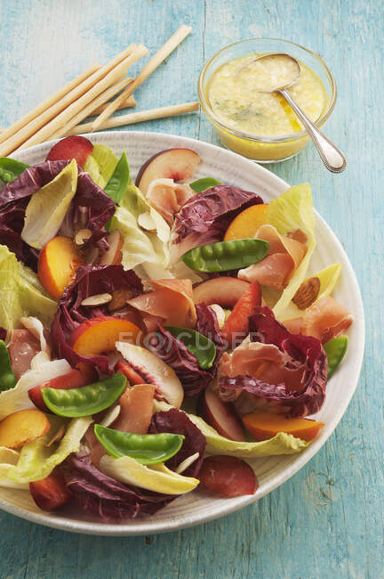 Late summer salad of stone fruit radiccio and proscuitto — Stock Photo