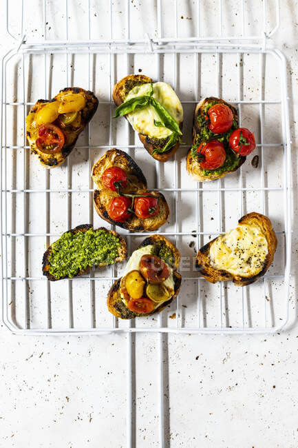 Grilled vegetables with tomatoes, cheese and tomato, garlic and mozzarella — Stock Photo