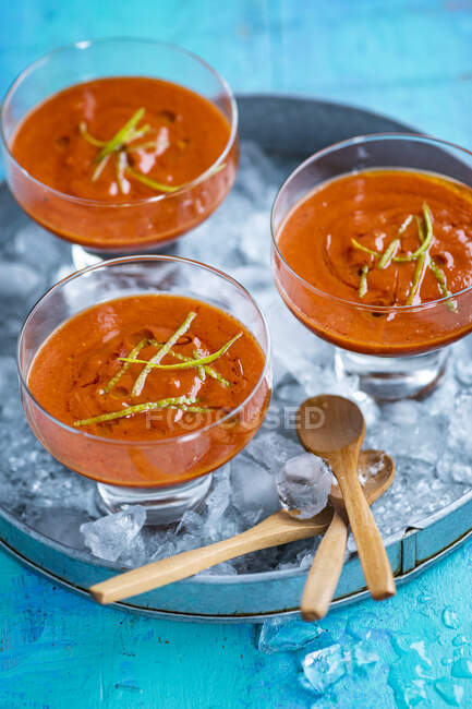 Cold Tomato and Ginger Soup — Stock Photo