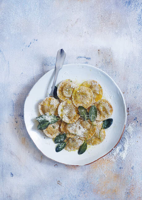 Close-up shot of delicious Ravioli with sage butter and parmesan — Stock Photo