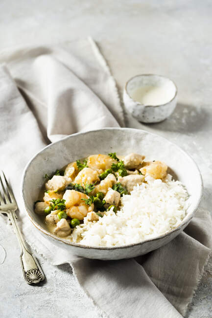 Turkey Fricassee with rice, shrimps and peas — Stock Photo