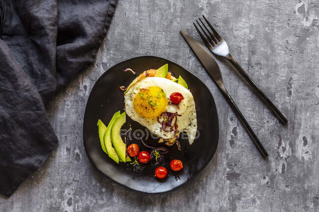 Toast with salmon, avocado, fried egg, tomatoes, red onion and cress — Stock Photo