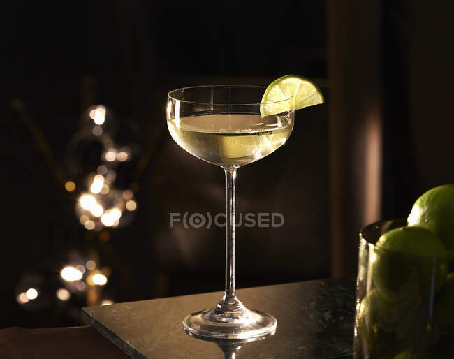 Close-up shot of delicious Gimlet against a dark background — Stock Photo