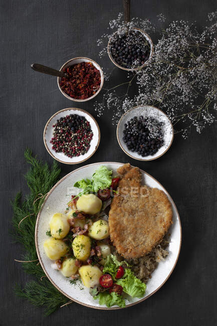 Pork chop with potatoes and fried cabbage — Stock Photo