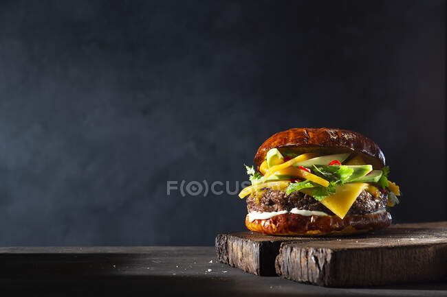 Burger with mango and avocado — Stock Photo