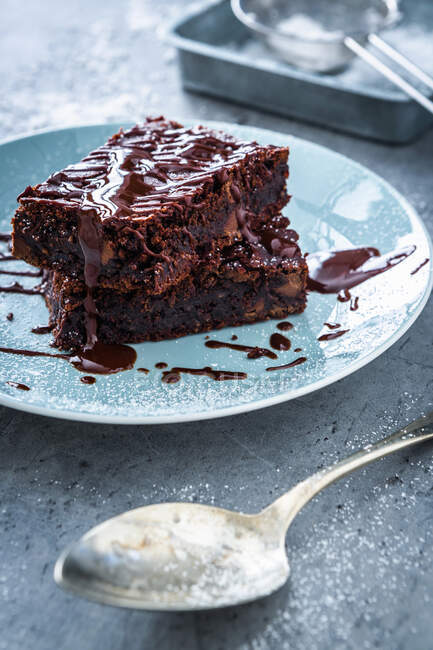 Bean brownies on plate — Stock Photo