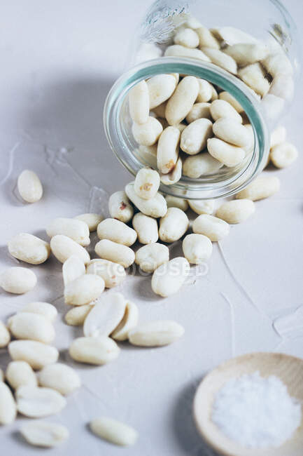 Close-up shot of Raw peanuts on white - foto de stock