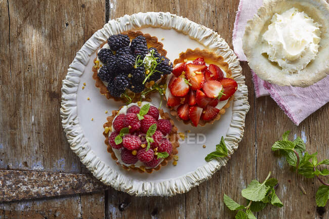 Little fruit tarts, closeup shot — Stock Photo
