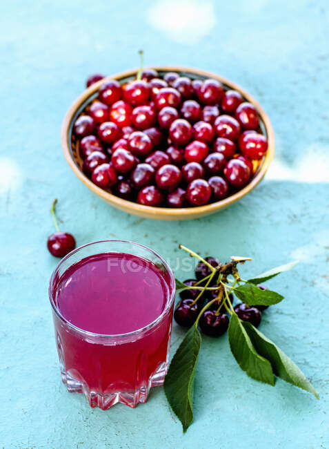 Succo di ciliegie fresche — Foto stock