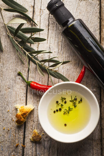 Close-up shot of delicious Olive oil with spices — Stock Photo
