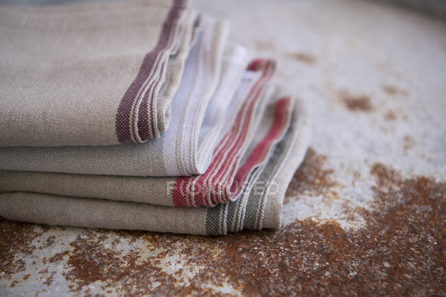 Folded linen towels on rustic metal surface — Stock Photo