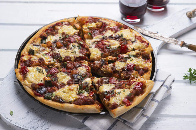 Baked pizza with ratatouille and vegan cheese — Stock Photo