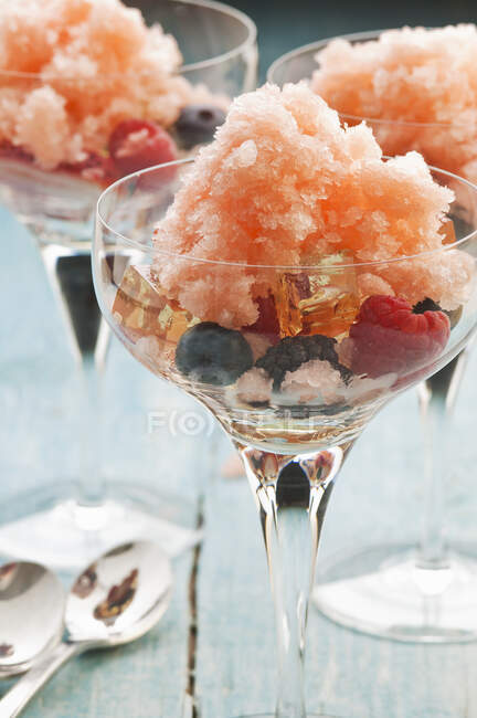 Prosecco jelly with Aperol spritz granita — Stock Photo