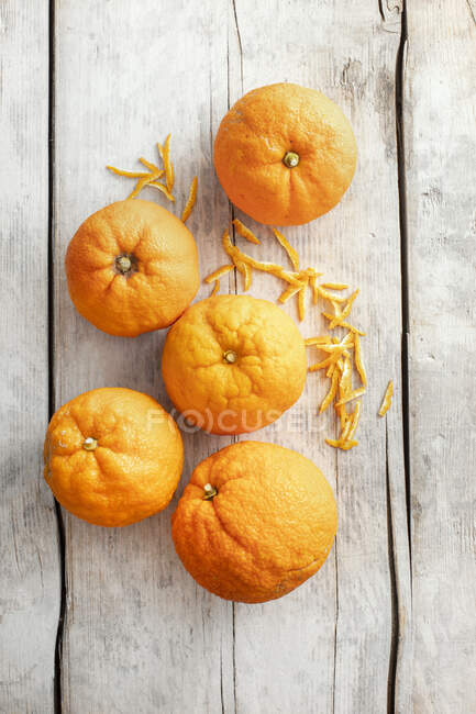 Bitter oranges with zests — Stock Photo