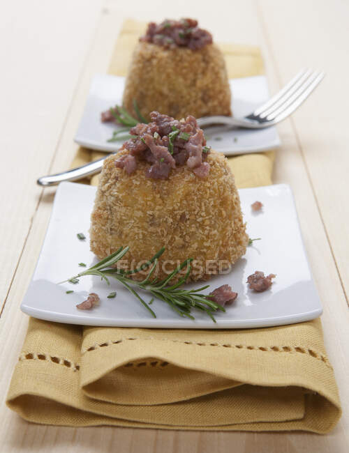 Fried minced meat cakes with rosemary — Stock Photo