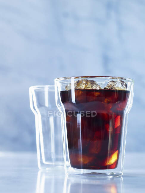 Schwarzer Eiskaffee im Glas — Stockfoto