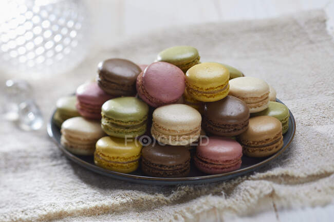 Assorted colorful macaroons served on plate — Stock Photo